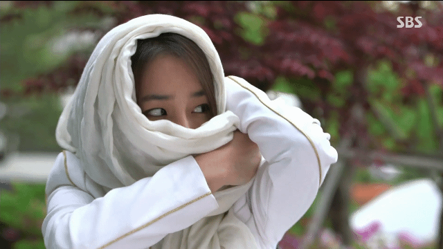 "어떤 놈이 자꾸 알짱대요......근데 그 놈은 나의 적이자 웬수덩어리에요." | 인스티즈