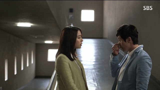 "어떤 놈이 자꾸 알짱대요......근데 그 놈은 나의 적이자 웬수덩어리에요." | 인스티즈