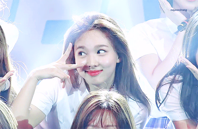 트와이스 나연 : 손이 진짜 너무 크지 않나...실감해보기.jpgif | 인스티즈