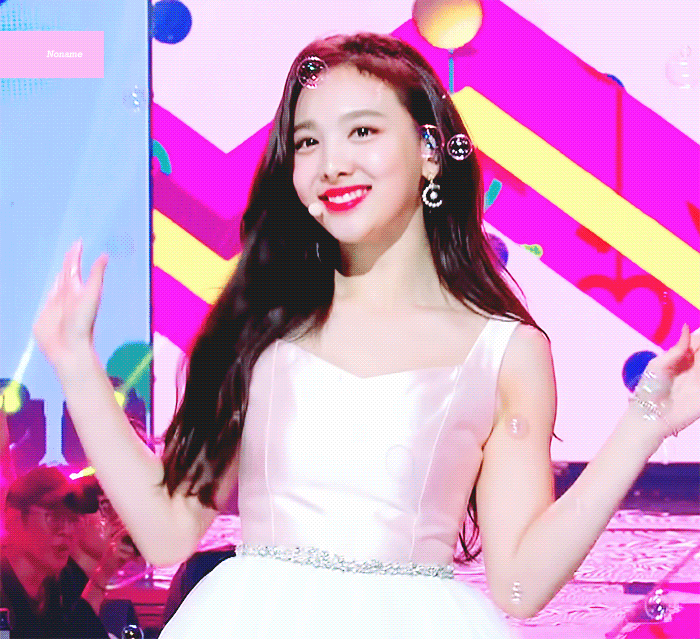 트와이스 나연 : 손이 진짜 너무 크지 않나...실감해보기.jpgif | 인스티즈