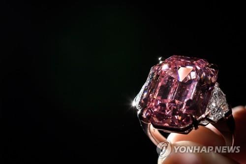 ​19캐럿 '핑크 다이아몬드' 크리스티 경매서 574억원에 낙찰 | 인스티즈