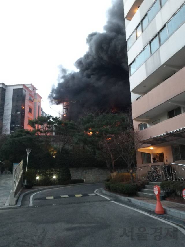 강남구청역 신축 공사장에 대형 화재(속보) | 인스티즈