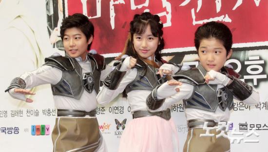 엑스오키티 주연진들 중에 유일하게 외국 안 살아보고 영어 연기한 배우. xokitty | 인스티즈