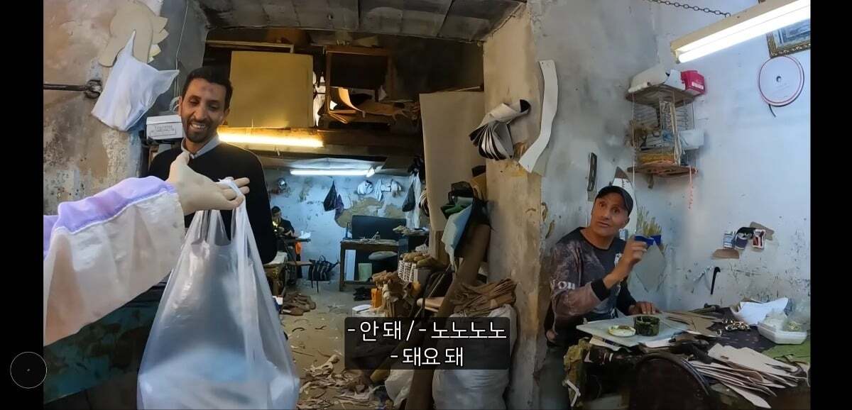 아랍여행 도중 사람사는 정을 느낀 여성 여행 유튜버 근황 ...JPG | 인스티즈