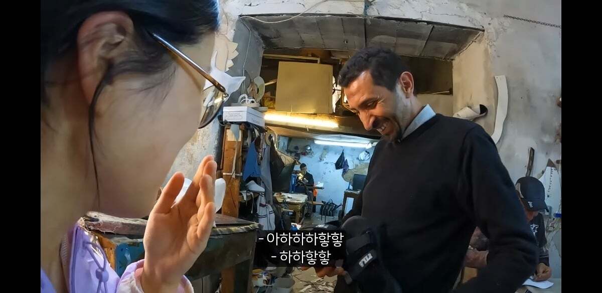 아랍여행 도중 사람사는 정을 느낀 여성 여행 유튜버 근황 ...JPG | 인스티즈