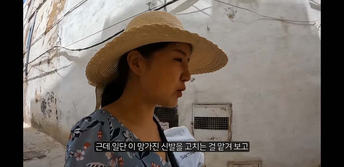 아랍여행 도중 사람사는 정을 느낀 여성 여행 유튜버 근황 ...JPG | 인스티즈