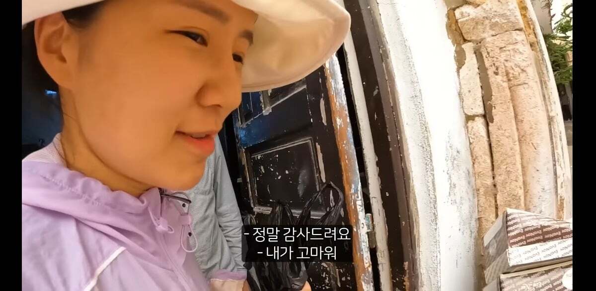 아랍여행 도중 사람사는 정을 느낀 여성 여행 유튜버 근황 ...JPG | 인스티즈