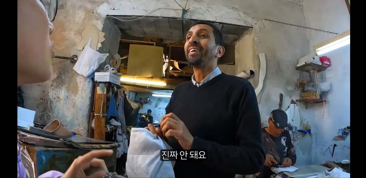 아랍여행 도중 사람사는 정을 느낀 여성 여행 유튜버 근황 ...JPG | 인스티즈