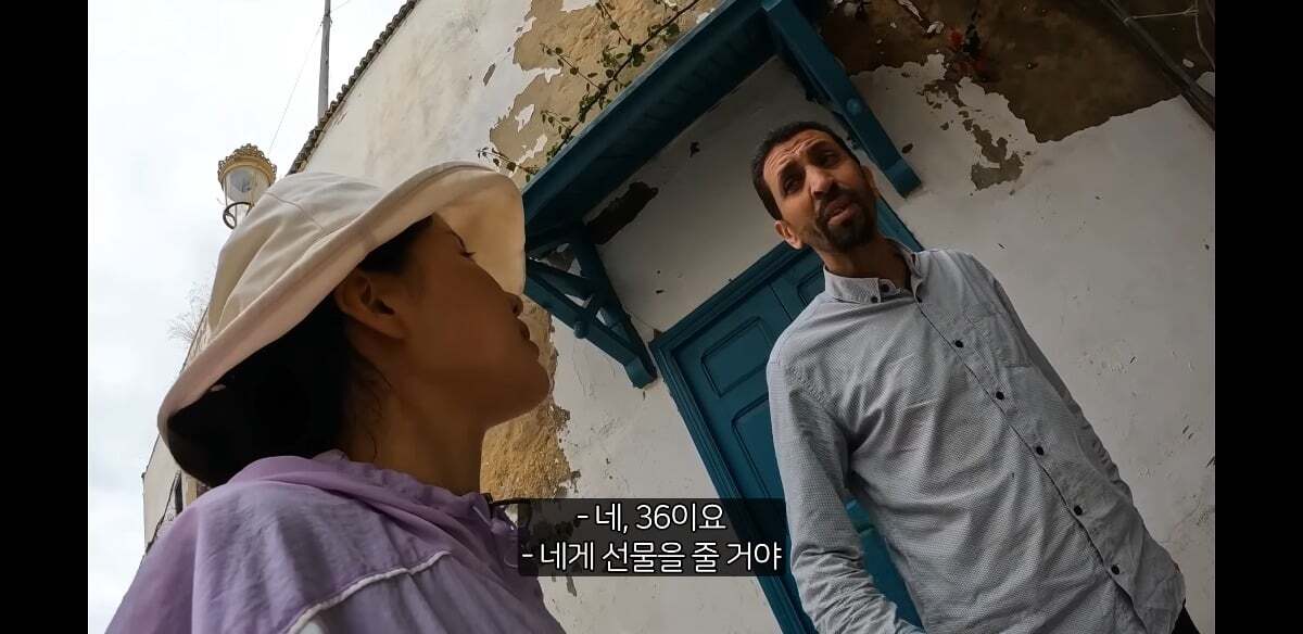 아랍여행 도중 사람사는 정을 느낀 여성 여행 유튜버 근황 ...JPG | 인스티즈