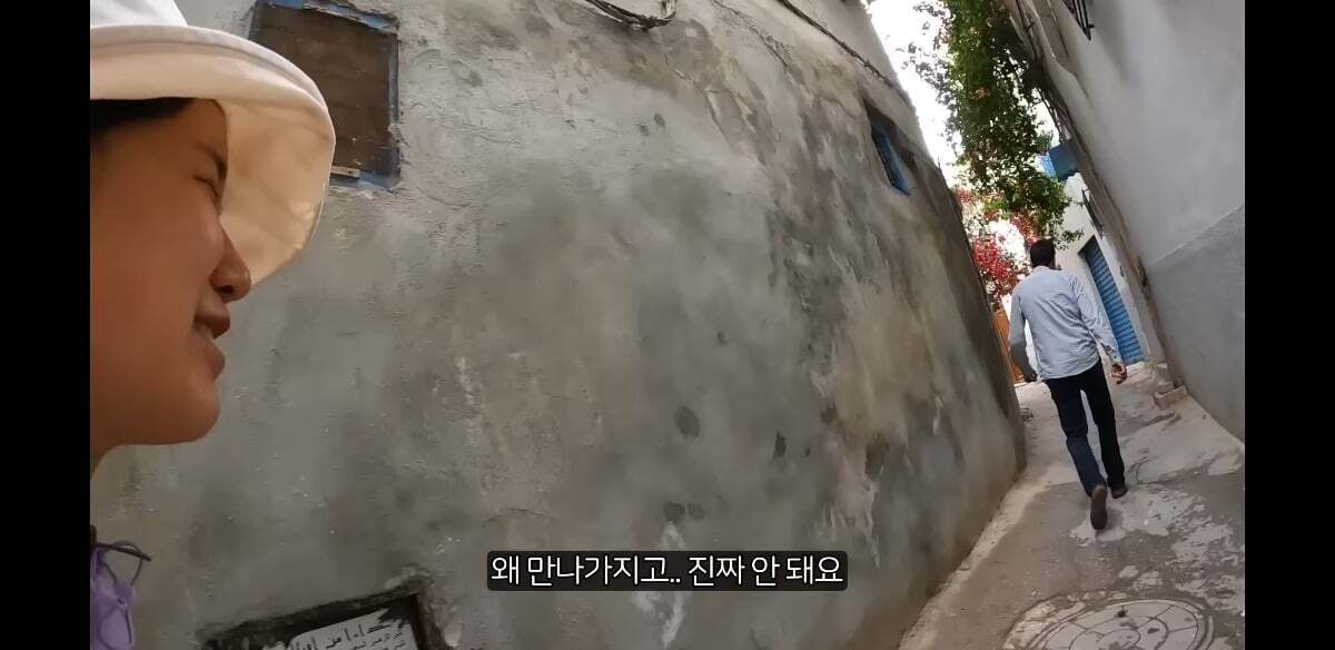 아랍여행 도중 사람사는 정을 느낀 여성 여행 유튜버 근황 ...JPG | 인스티즈