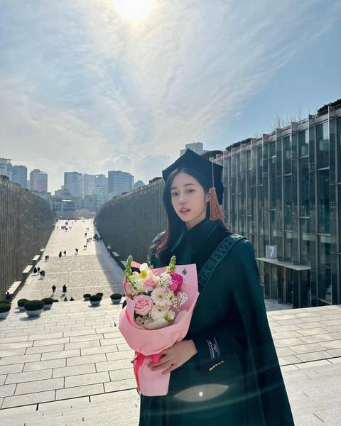 노윤서 이화여대 졸업 사진 | 인스티즈