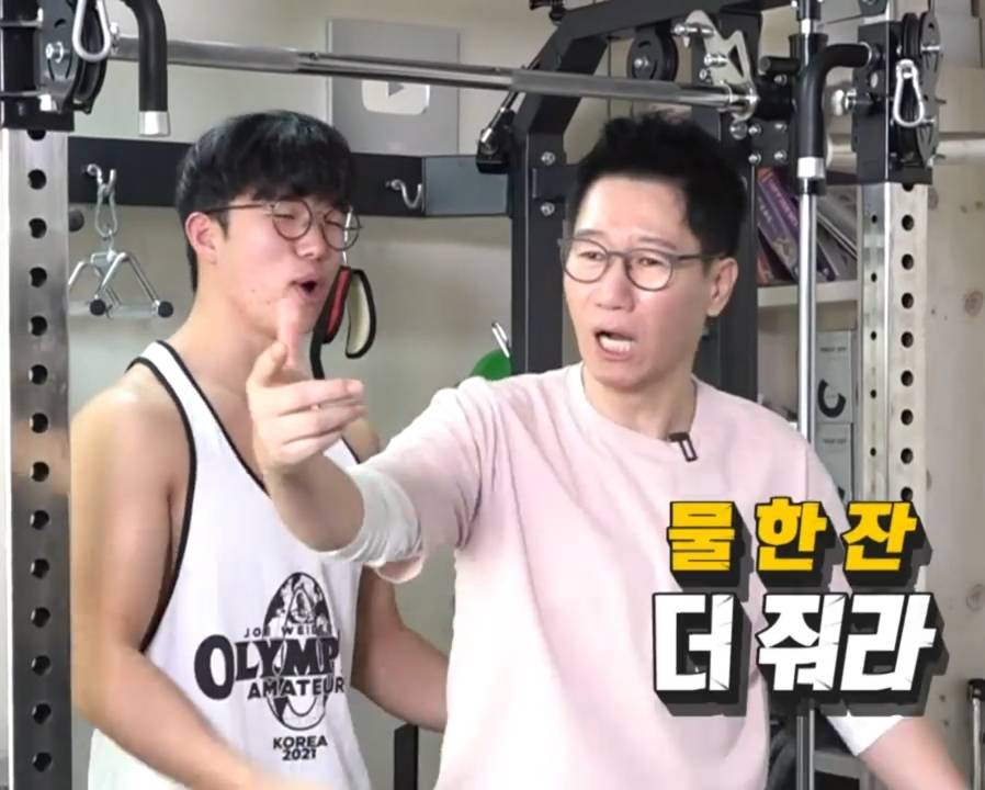 입사 한달차 아들뻘 매니저와 함께 일하는 지석진.jpg | 인스티즈