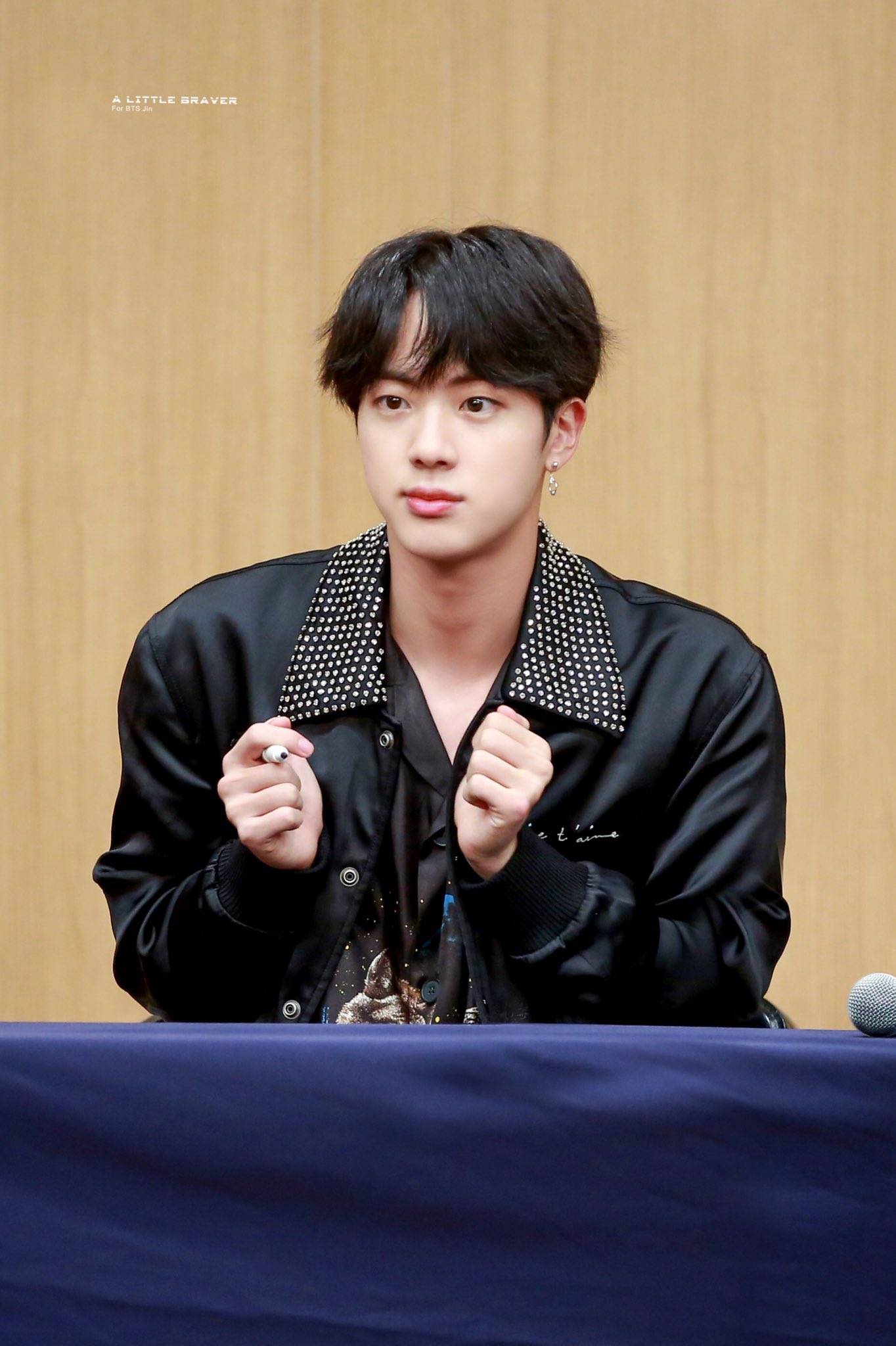 BTS 진 어깨 | 인스티즈