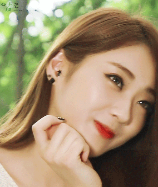 가슴 설레게하는 눈빛.gif | 인스티즈