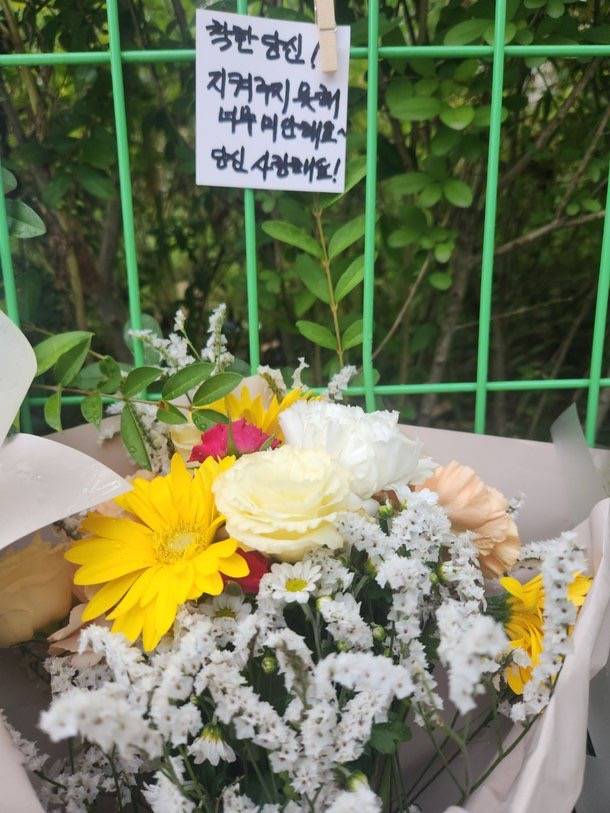 서현동 피해자 남편 "당신 좋아하던 라떼와 꽃다발…지켜주지 못해 미안" | 인스티즈