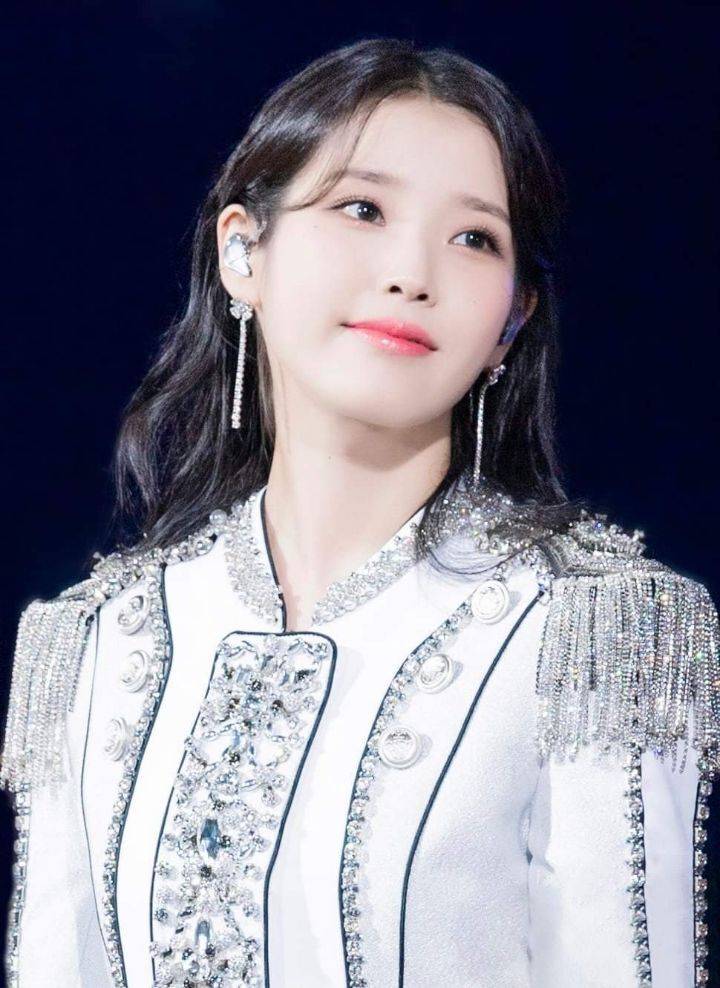 아이유, 콘서트 '더 골든 아워' 영화 등급 심의 진행 중…개봉박두 | 인스티즈