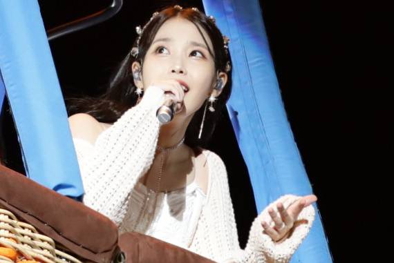 아이유, 콘서트 '더 골든 아워' 영화 등급 심의 진행 중…개봉박두 | 인스티즈