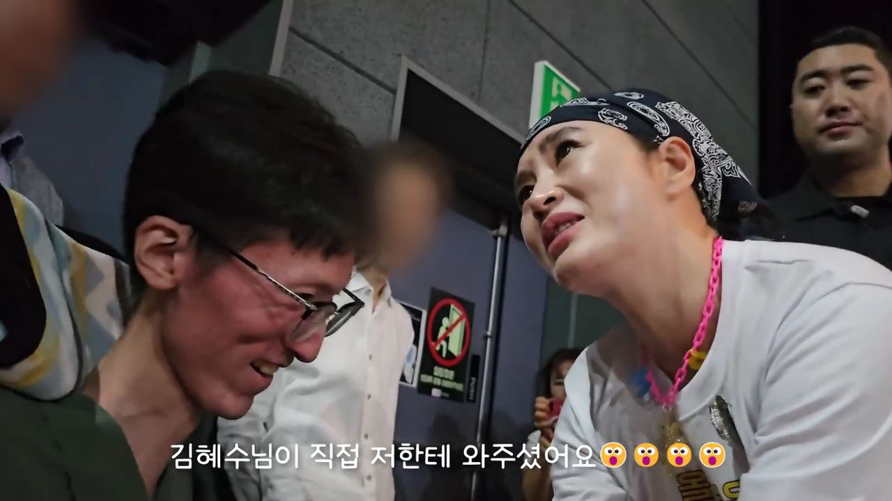 느슨해진 배우판에 긴장감을 주는 김혜수 무대인사 현황.jpg | 인스티즈