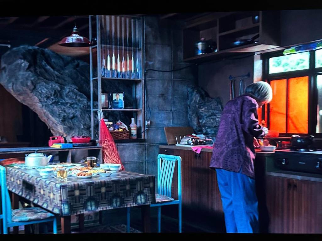 마스크걸 보면서 벽지랑 커튼이 익숙했는데 역시나 미감이.twt (마스크걸 장면 스포 될 수도) | 인스티즈