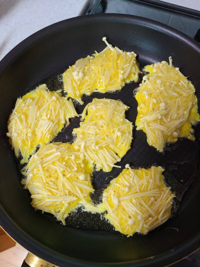 칼로리 낮고 맛있다는 팽이버섯 계란전 | 인스티즈