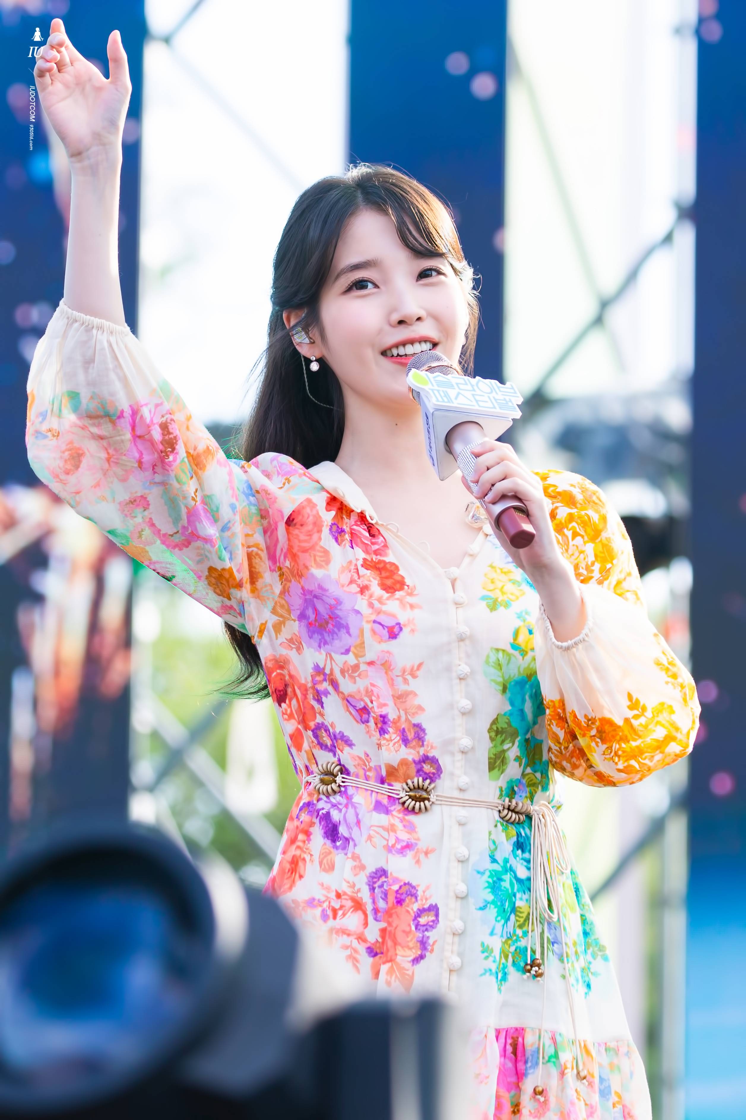 아이유 2023 이슬라이브 페스티벌.jpg | 인스티즈