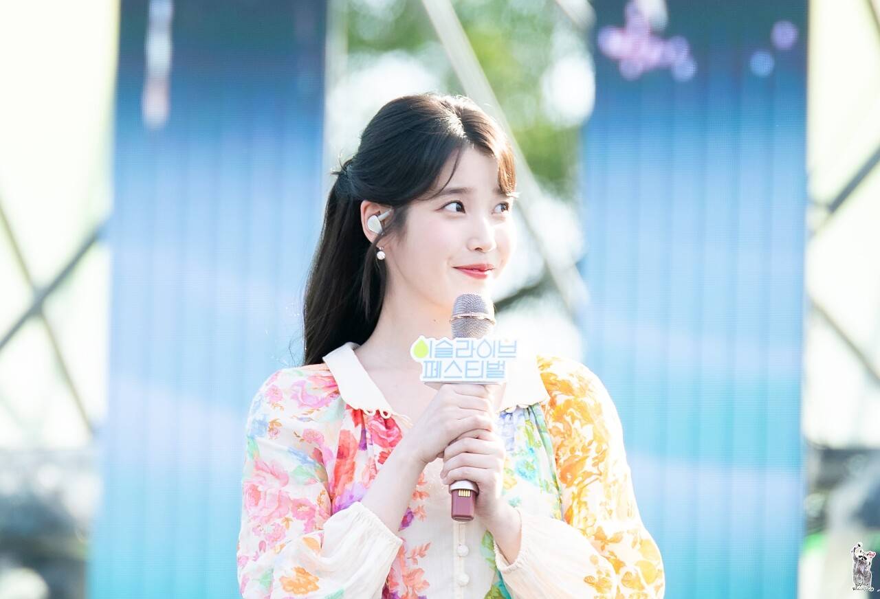 아이유 2023 이슬라이브 페스티벌.jpg | 인스티즈