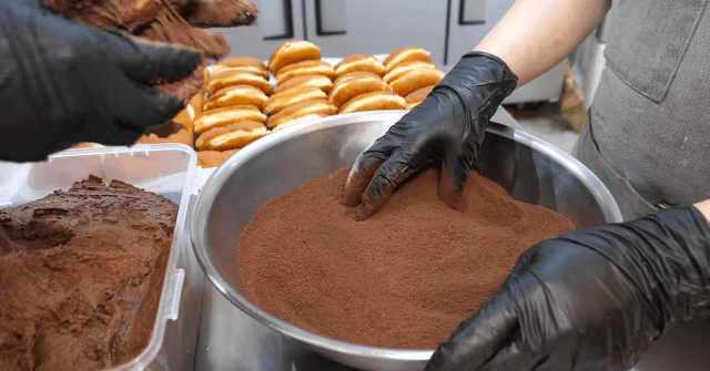 하루 600개 이상 팔린다는 크림범벅 도넛 | 인스티즈