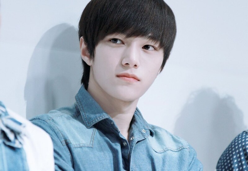 데뷔하자마자 잘생긴 얼굴로 인기몰이했던 2.5세대 남자 아이돌 세명 | 인스티즈