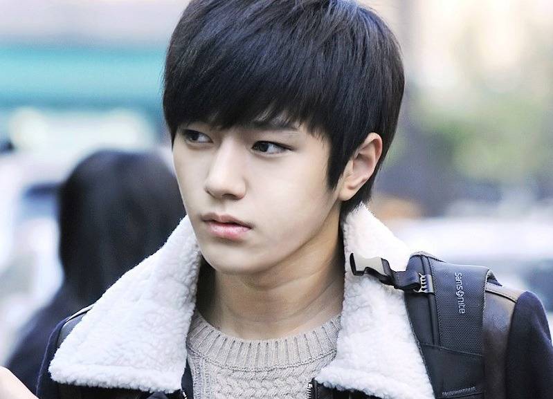 데뷔하자마자 잘생긴 얼굴로 인기몰이했던 2.5세대 남자 아이돌 세명 | 인스티즈