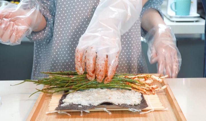 무슨 맛인지 궁금한 파김치김밥 | 인스티즈