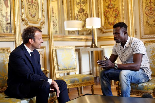 파리 소방관 특채된 프랑스 난민 청년 | 인스티즈
