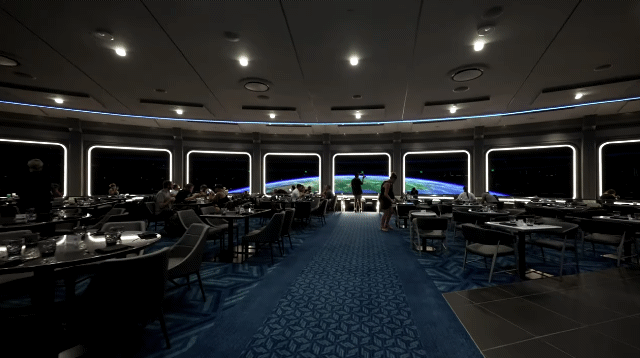 신기한 디즈니랜드의 '우주여행 컨셉' 식당.gif | 인스티즈