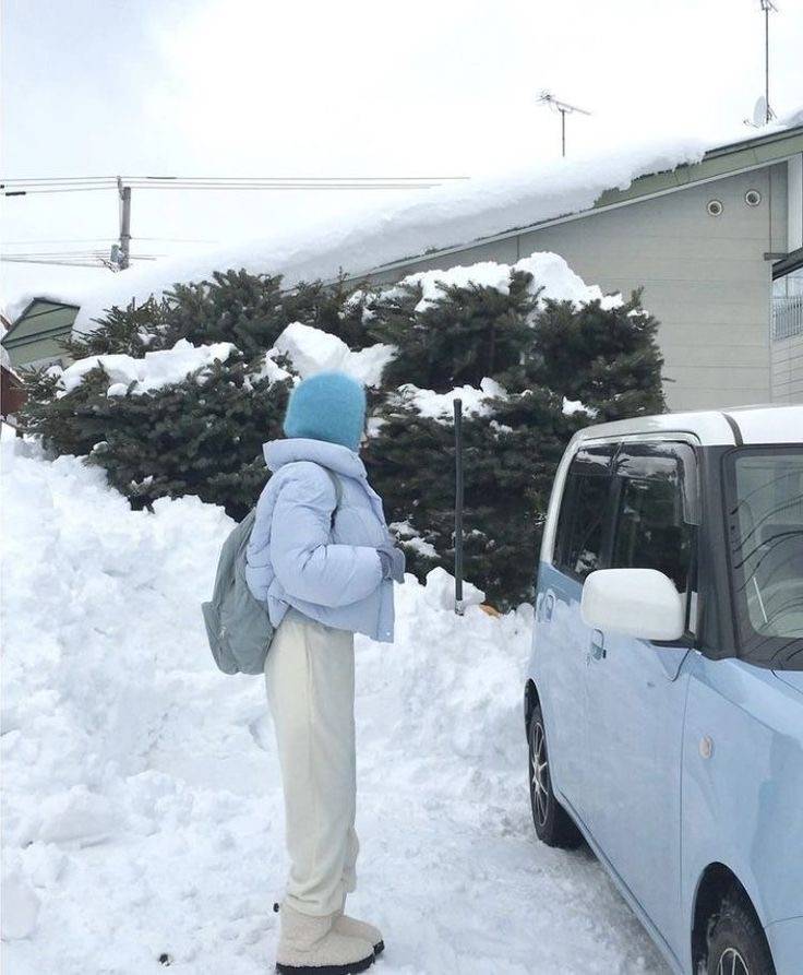 ��️ : 겨울에 하늘색이라니 추워 보이는데 / 나 : 하늘색아 귀 막아🫸🩵🫷 | 인스티즈