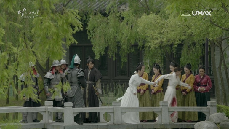[달의연인보보경심려] 엄마 같은 존재였던 오상궁이 자기 대신 죽는다는데 아무것도 할 수 없는 해수 | 인스티즈
