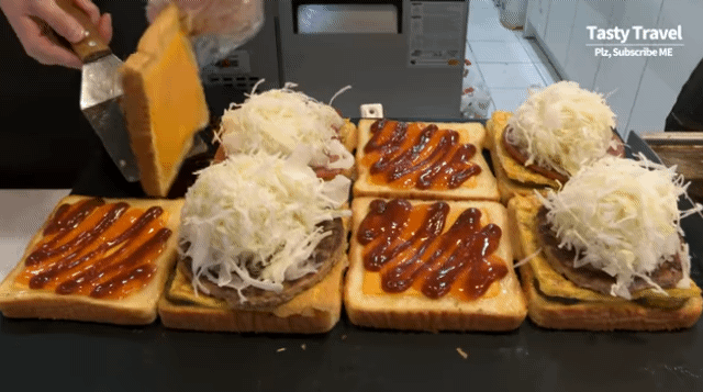 이삭토스트 만드는중.gif | 인스티즈