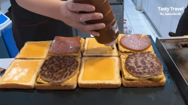 이삭토스트 만드는중.gif | 인스티즈