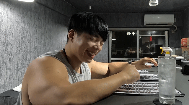 한국 유튜버의 일본 메이드카페 탐방기...gif | 인스티즈