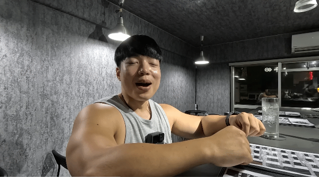 한국 유튜버의 일본 메이드카페 탐방기...gif | 인스티즈