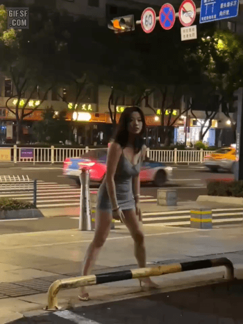 중국에서 밤에 여자가 술취해서 춤추면.gif | 인스티즈
