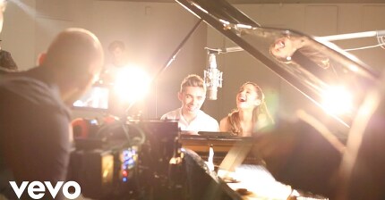 피처링한 가수와 무대하는 걸 보기 힘들어진 아리아나 그란데 노래들 | 인스티즈