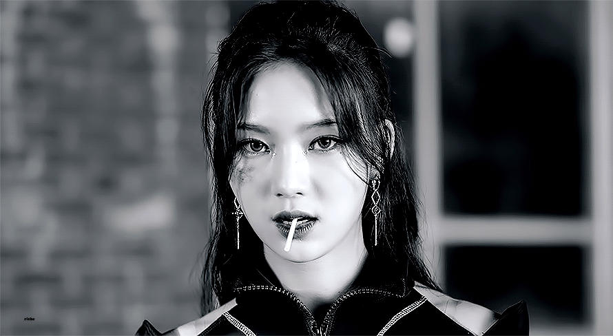 [잡담] 스테이씨 아이사 느와르 컨셉으로 찍었던 영상 보면 기절하는 고질병, | 인스티즈