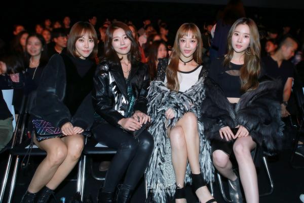 오늘자 패션위크 간 멜로디데이 기사사진 | 인스티즈