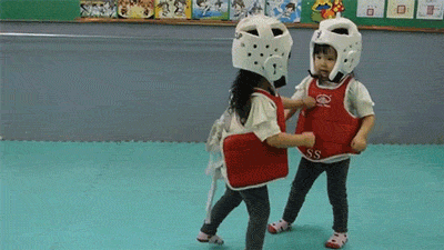 여자애 둘이 주먹질하고 난리도 아님 | 인스티즈