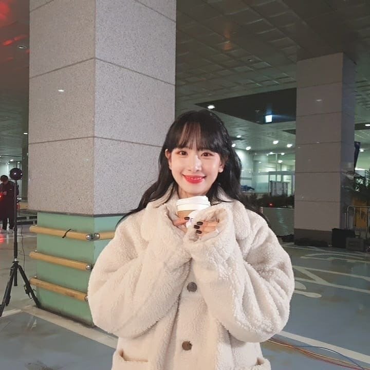 가을/겨울에만 볼 수 있는 여자들 특유의 내추럴한 분위기 코디 모음 | 인스티즈