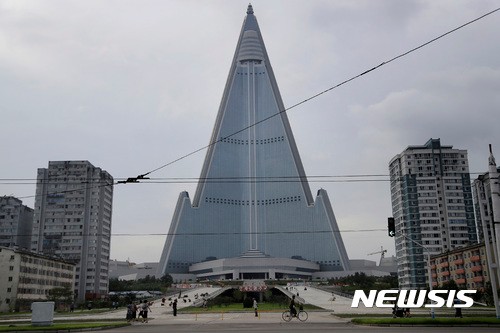 북한 류경호텔 30년만에 개장?···27일 주변 개축공사 마무리 | 인스티즈