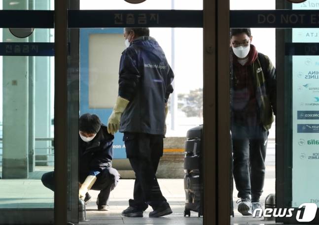 "기침만 했는데 퍼졌다"…백신도 없는 '중국발 폐렴' 정체는? | 인스티즈