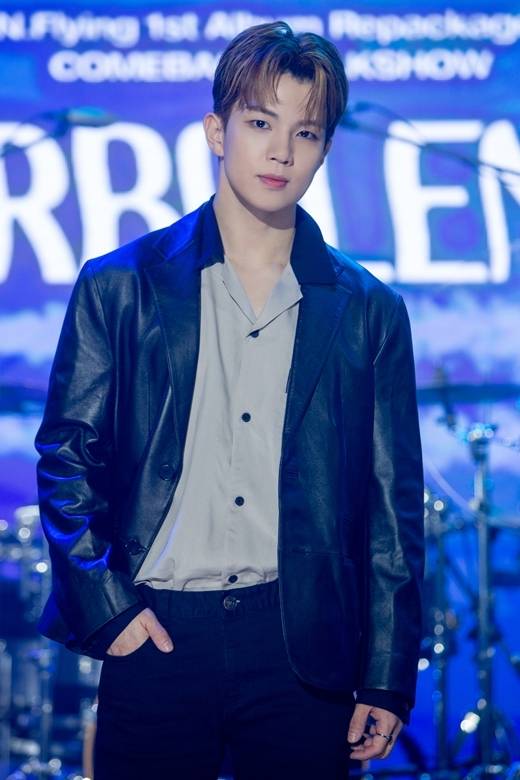 [잡담] 엔플라잉 컴백 토크쇼 사진들 가져옴!!!!!! | 인스티즈