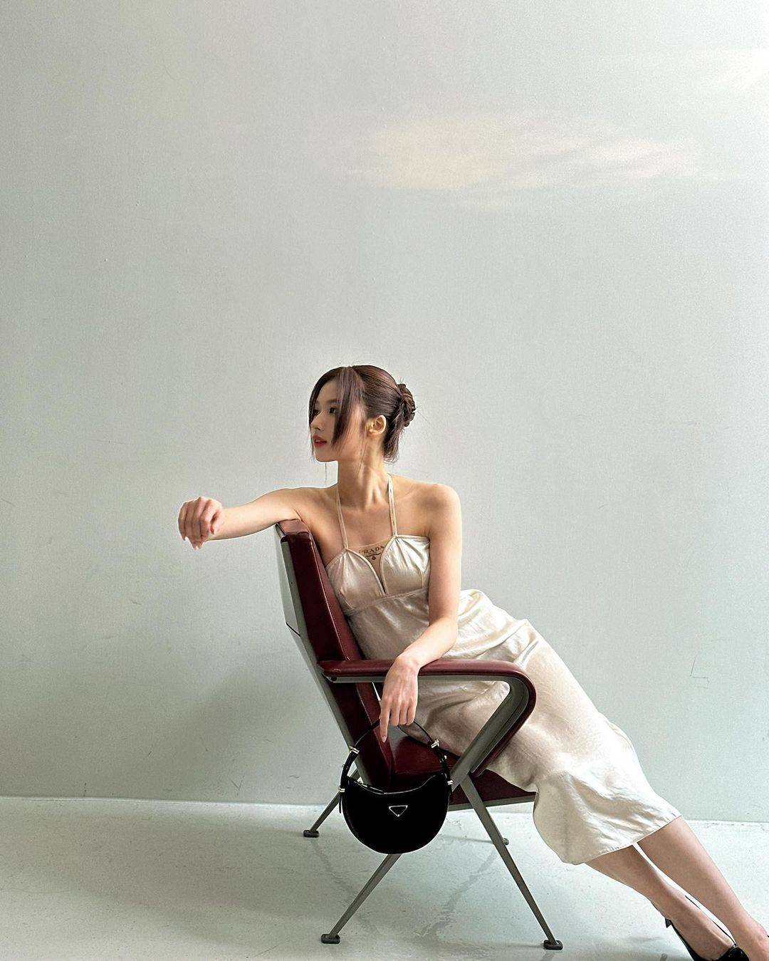 얼굴에 선이 살아있는 사나 인스타.jpg | 인스티즈