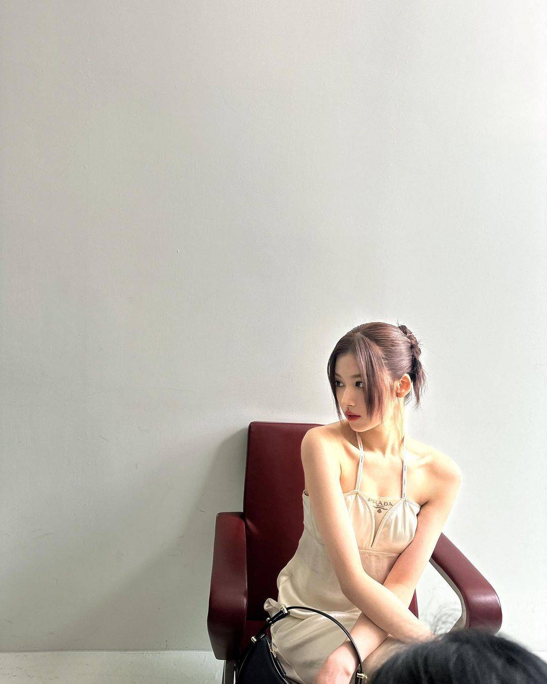 얼굴에 선이 살아있는 사나 인스타.jpg | 인스티즈