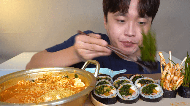 무슨 맛인지 궁금한 파김치김밥 | 인스티즈